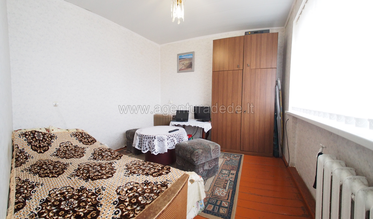Parduodamas 2 kambarių butas Varėnos miesto centre