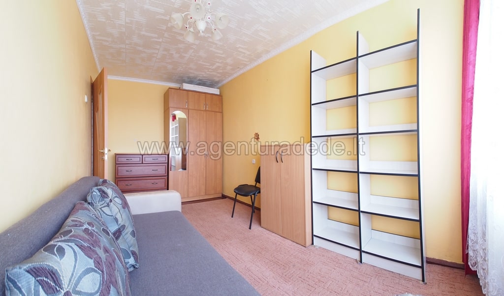 Parduodamas 2 kambarių butas Varėnos miesto centre