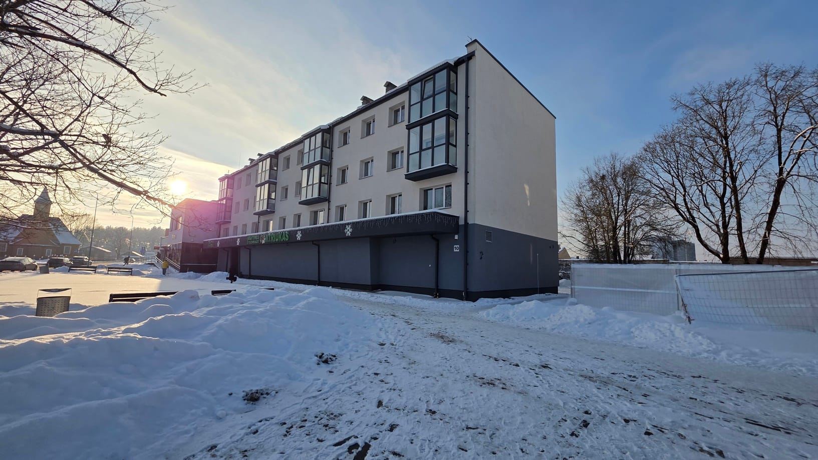 Parduodamas 2 kambarių butas Varėnoje, miesto centre