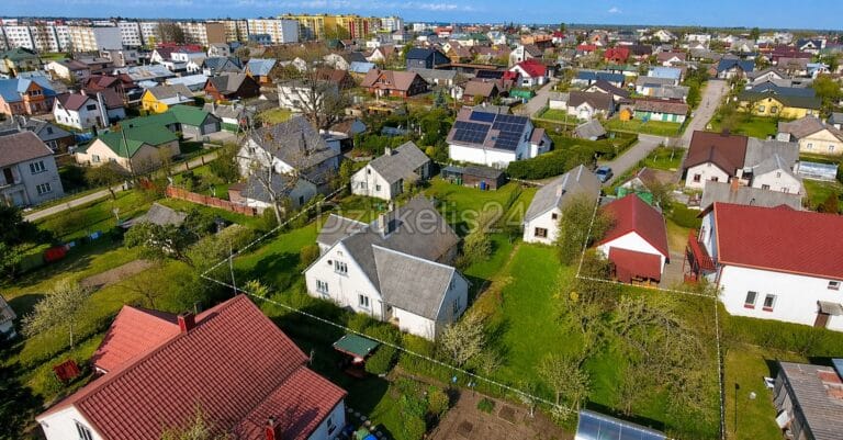 Parduodamas sklypas su pastatais Varėnos mieste