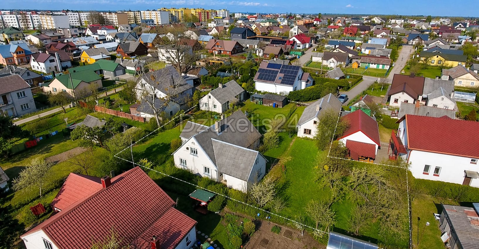 Parduodamas sklypas su pastatais Varėnos mieste